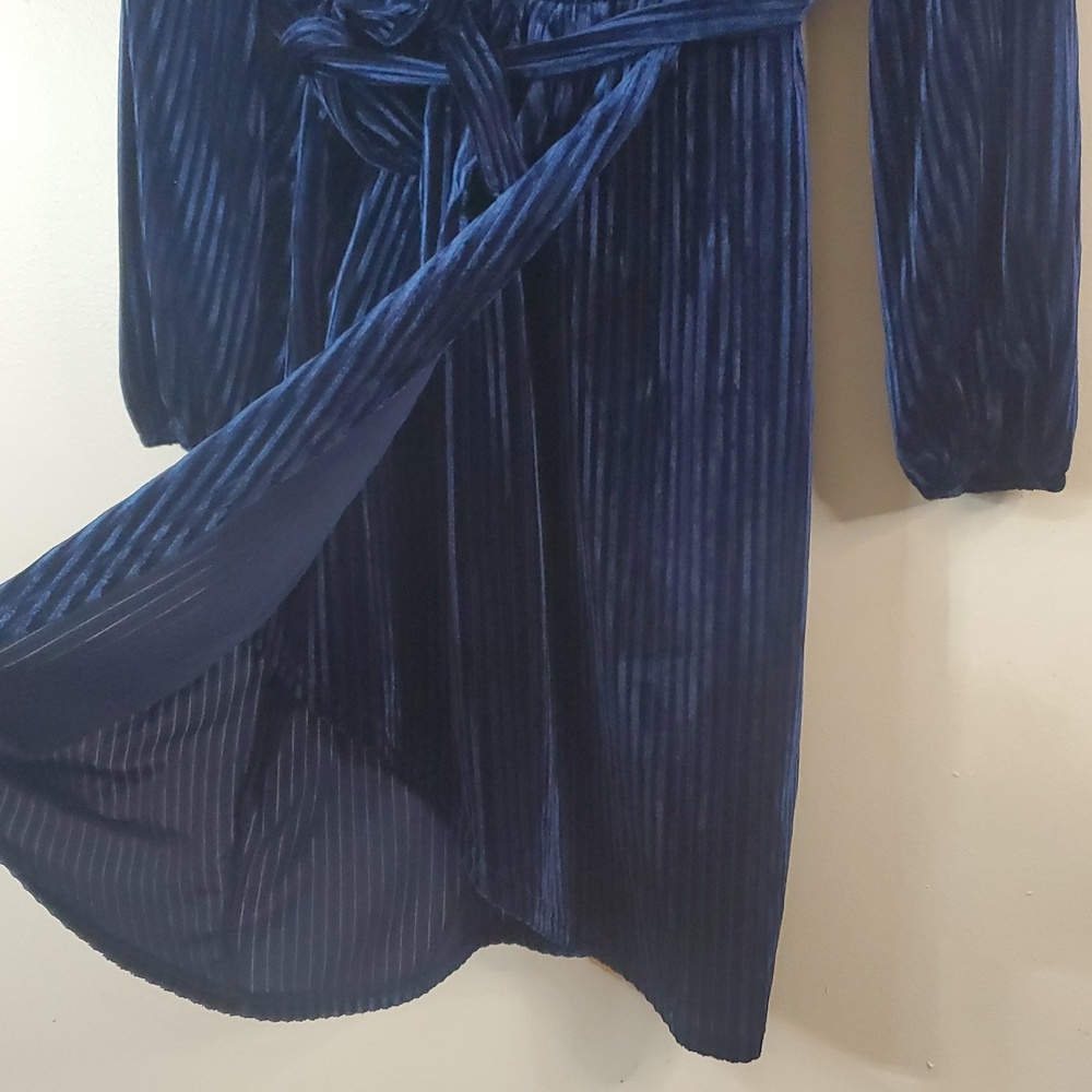 Simplee Longsleeve Mini Dress Size Large Velvet Blue Belted Faux Wrap Cocktail - Picture 3 of 14